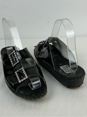 LA PLUME Jen Black Patent Sandals